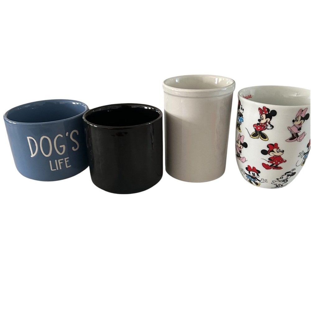 4 coffee cups mugs different sizes white Minnie Mouse black blue dogs life mugs
